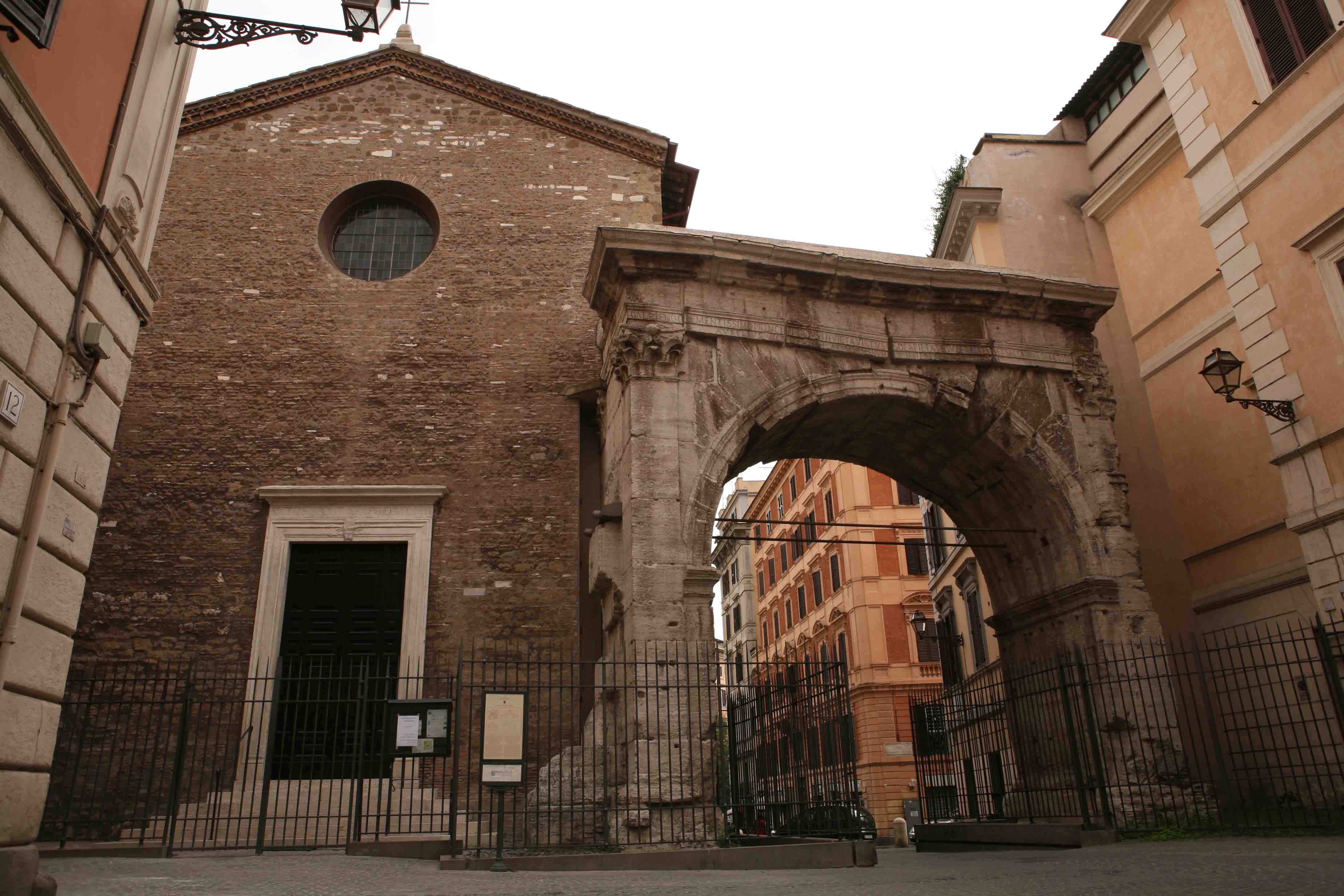 San_Vito_e_Arco_di_Gallieno